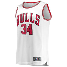 Load image into Gallery viewer, 34 - Youth Fanatics Branded Wendell Carter Jr. White Chicago Bulls Fast Break Replica Jersey - Association Edition - White