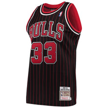 Load image into Gallery viewer, 33 - Men's Mitchell &amp; Ness Scottie Pippen Black Chicago Bulls 1995-96 Hardwood Classics Authentic Jersey - Black